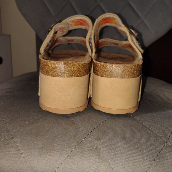 Platform Sandals - Picture 2 of 7